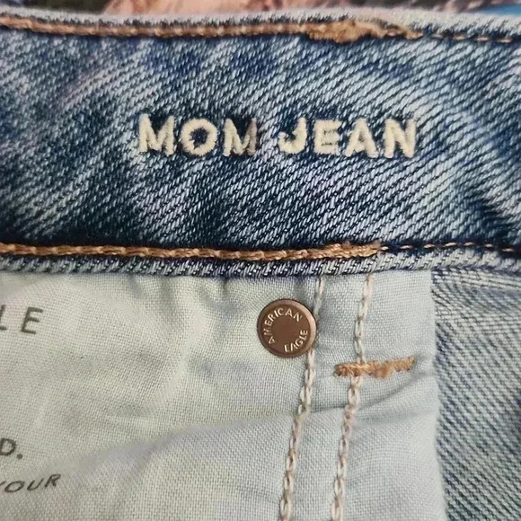 American Eagle Women's *NWOT Mom Distressed Blue Denim Jeans Size 20 - Picture 12 of 12